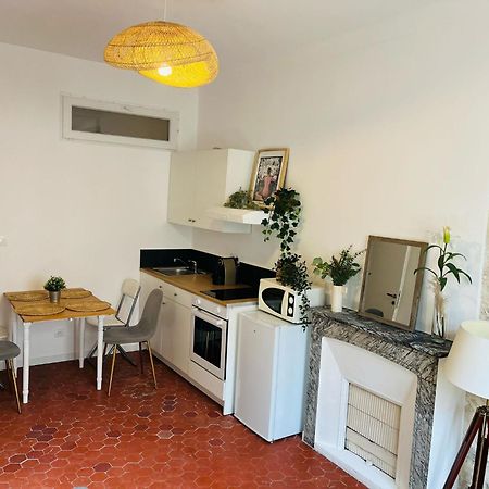 Studio En Plein Coeur Du Vieil Antibes, Vue Sur Place Romantique Exteriör bild