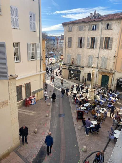 Studio En Plein Coeur Du Vieil Antibes, Vue Sur Place Romantique Exteriör bild