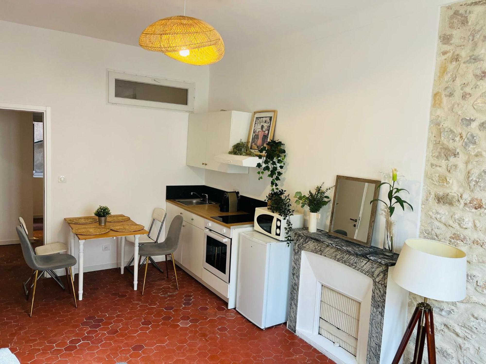 Studio En Plein Coeur Du Vieil Antibes, Vue Sur Place Romantique Exteriör bild